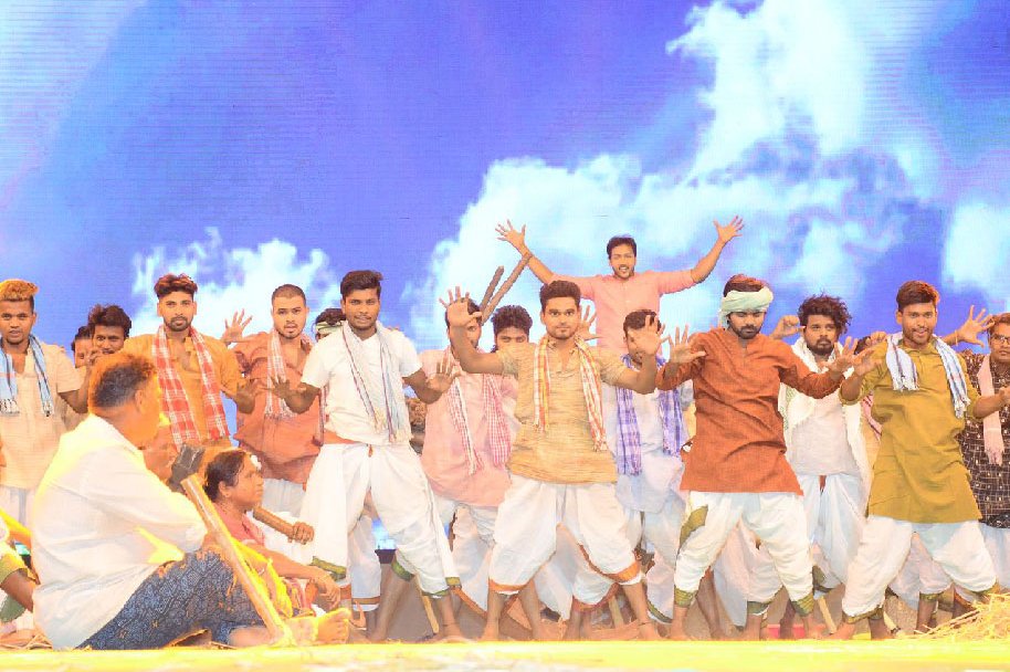 Maharshi-Movie-Pre-Release-Event